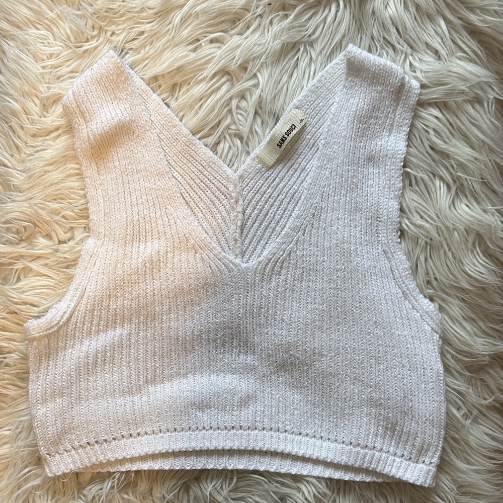 Sans Souci White Knit V-Neck Crop Top